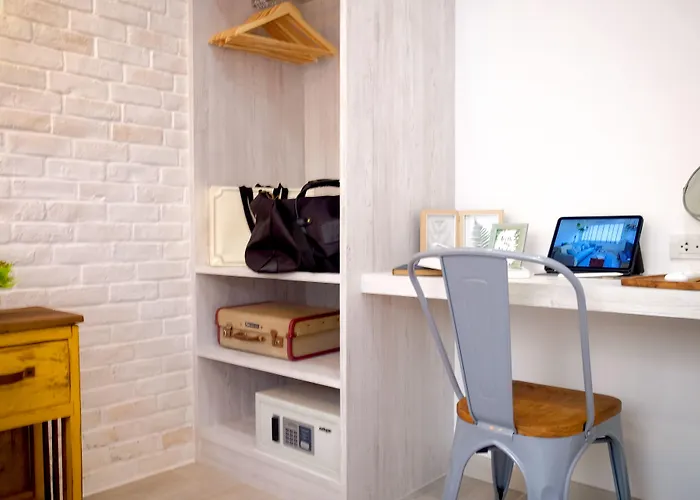 לינה וארוחת בוקר Hide And Seek Boutique Hometel 4*